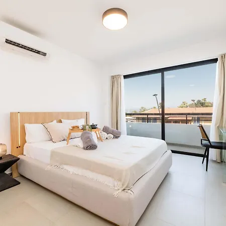Διαμέρισμα Finikoudes Marina View 102 *