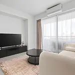 Finikoudes Marina View 102 라르나카
