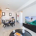 Finikoudes Marina View 102 아파트