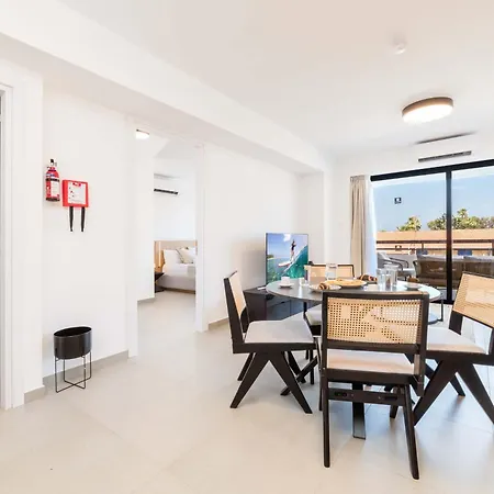 Finikoudes Marina View 102 * לרנקה