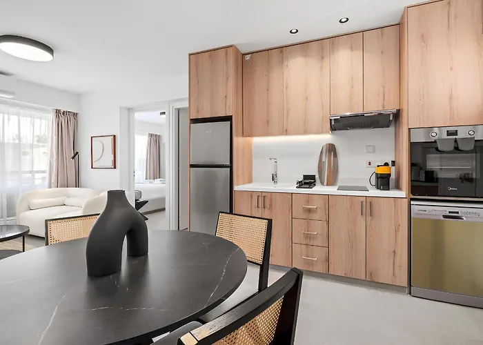 Finikoudes Marina View 102 דירה