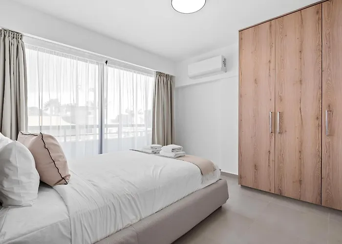 Finikoudes Marina View 102 דירה לרנקה