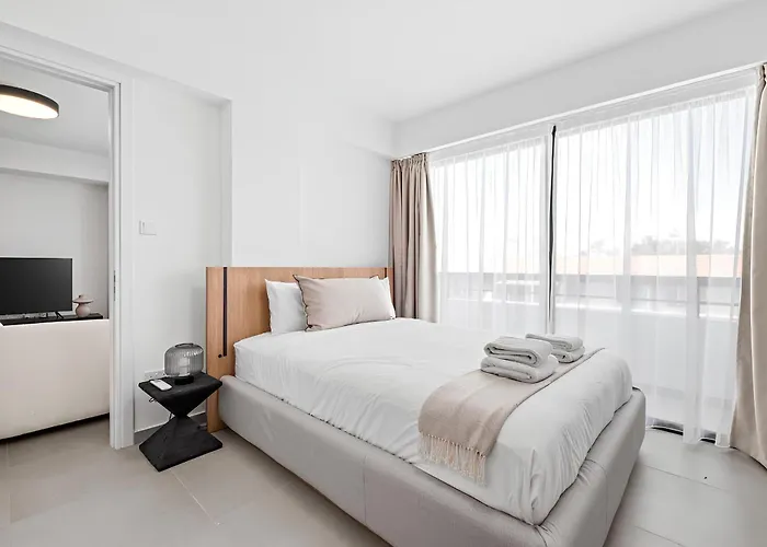 Finikoudes Marina View 102 * לרנקה