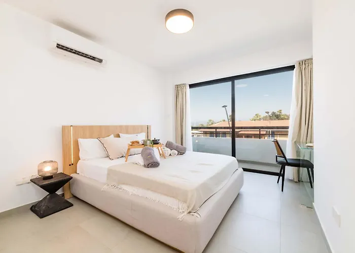 Apartmán Finikoudes Marina View 102 *