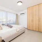Finikoudes Marina View 102 لارنكا